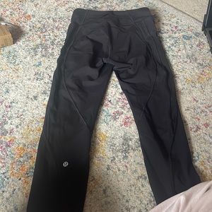 Lululemon size 6 black capris.